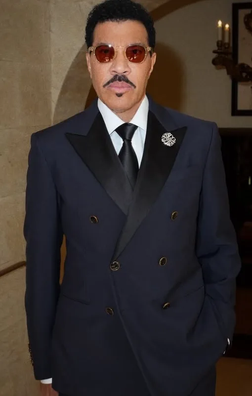 Lionel Richie é internado após passar mal em show