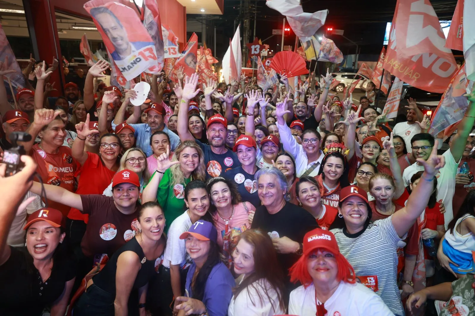 Tainah Marinho e Romeu Aldigueri promovem bandeiraço em Fortaleza