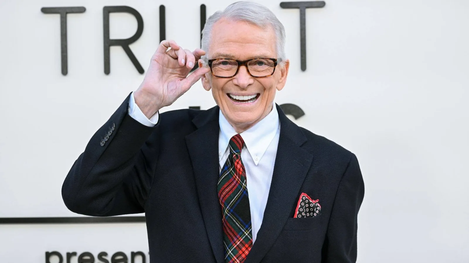 Estilista Bob Mackie morre aos 87 anos