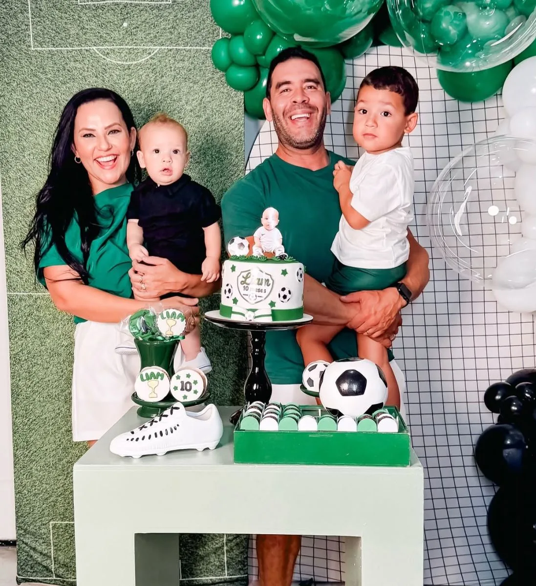 Luciana Ribeiro e Thiago Camelo reúnem a família no décimo mesversário do filho Liam