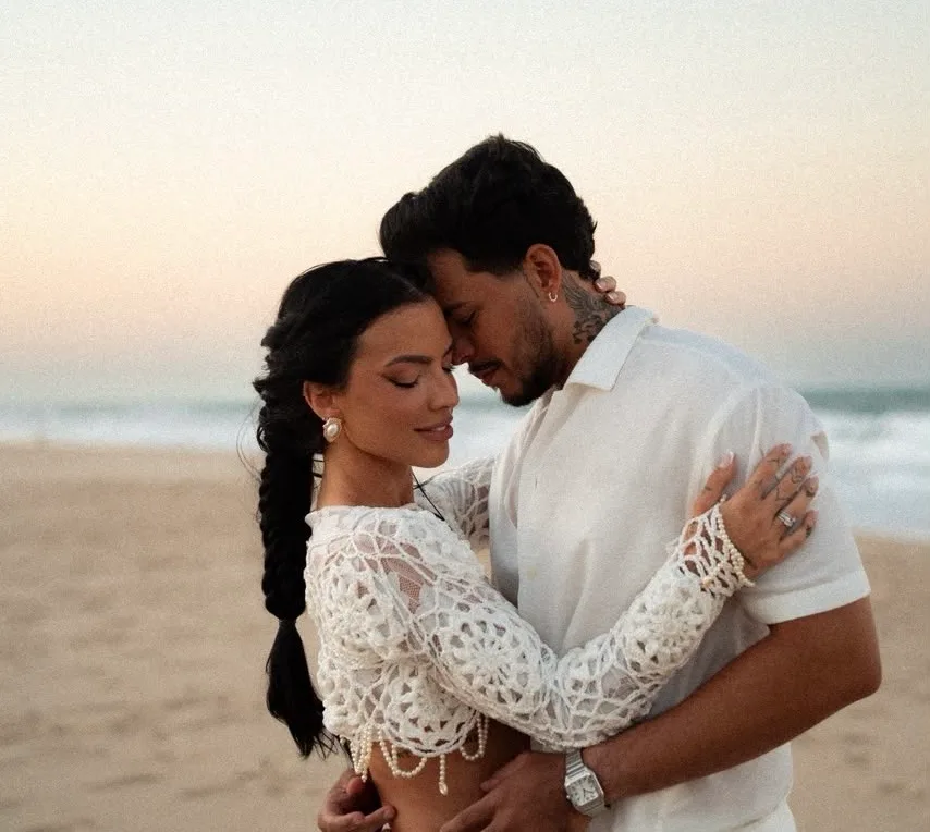 Pré-wedding de Felipe Amorim e Duda Kropf celebra o amor com White Party à beira-mar em Fortaleza
