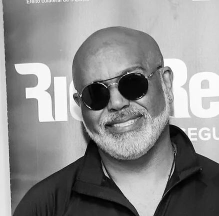 URGENTE: morre cantor Ricky, da dupla com Renner, em acidente aéreo