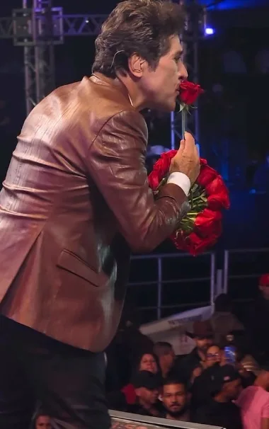 Daniel dedica show a Rick e se emociona