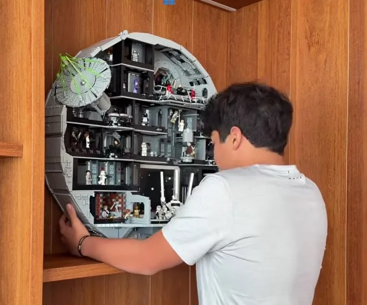Mileide Mihaile mostra filho Yhudy com LEGO Millennium Falcon gigante