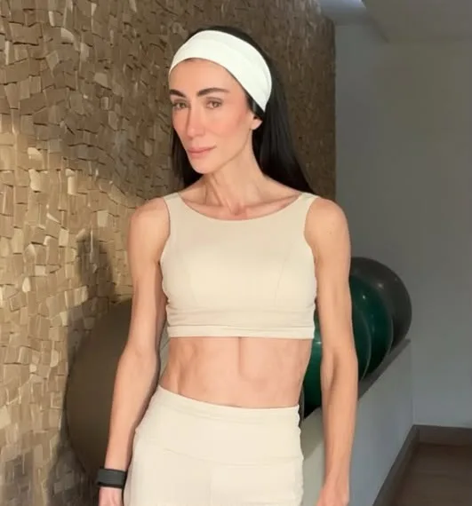Michelle Barros reage após críticas por excesso de magreza