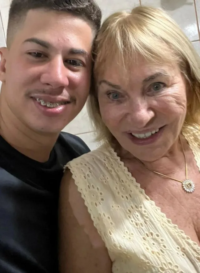 Aos 87 anos, mãe de Eliana vive romance com jovem de 24