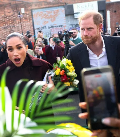 Príncipe Harry e Meghan aparecem juntos pela primeira vez após retorno ao Reino Unido