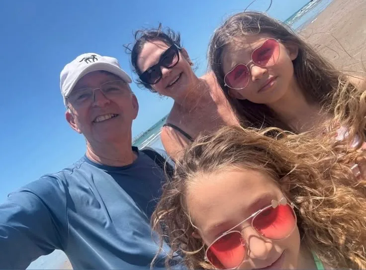 Dr. Haim Erel aproveita dias em família no litoral de Icapuí