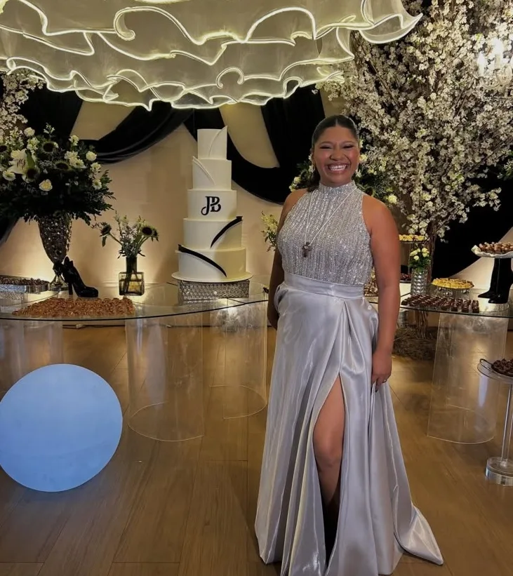Juliana Barbosa celebra 40 anos em festa elegante