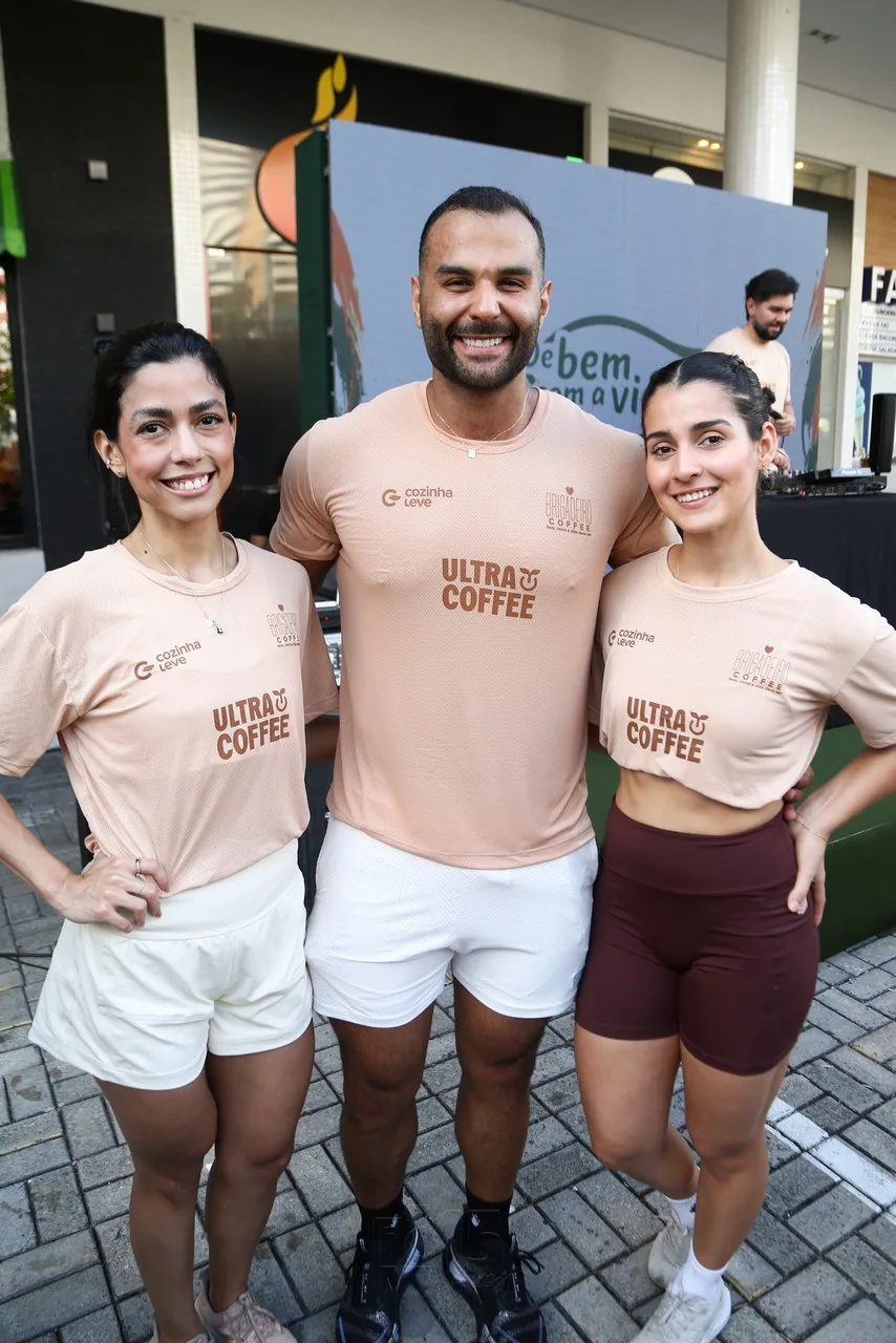 Débora Cavalcante, Arthur e Regina Fernandez 