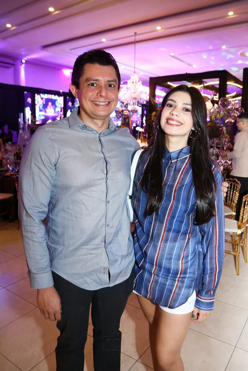 Alan Paulino e Débora Sales 