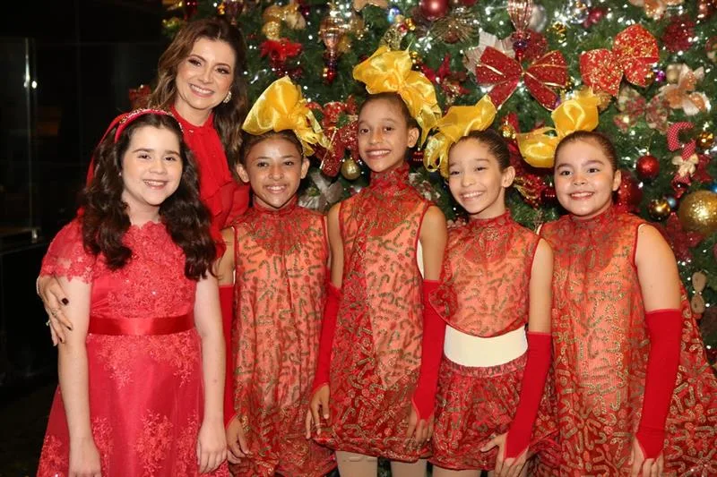 Amanda, Emília Buarque, Ivina Maria, Rayelle da Silva, Leticia Maciel, Lays Zeneide