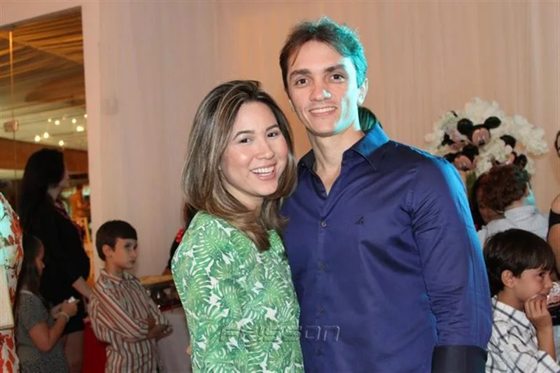 Carol Yamazaki e Marcelo Marfrutas