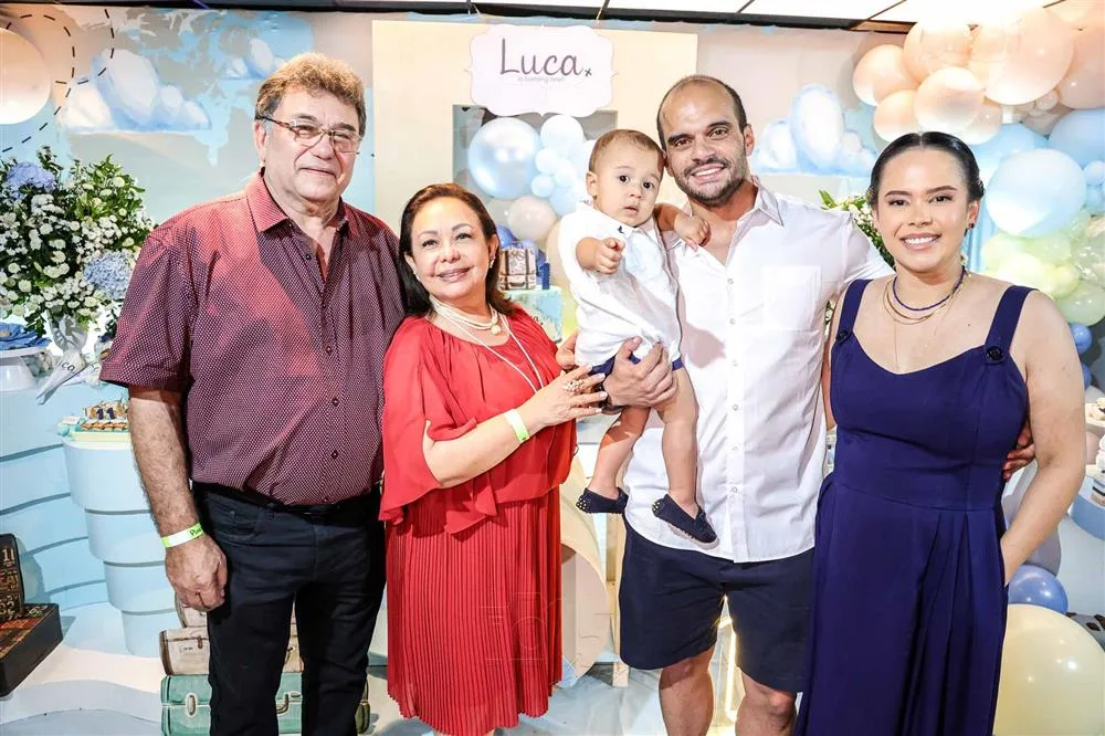 Antônio José, Regina Aquino, Luca, Rafael e Carolina Vasques