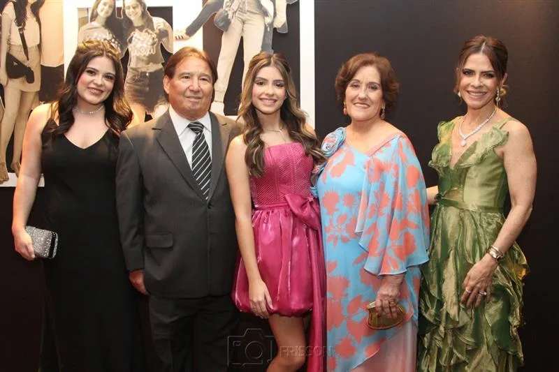 Amanda Barroso, Assis Bezerra, Maria Clara Nogueira, Gleuba Carvalho e Carla Nogueira