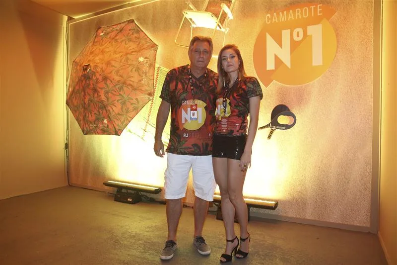 Eduardo Galvão e namorada