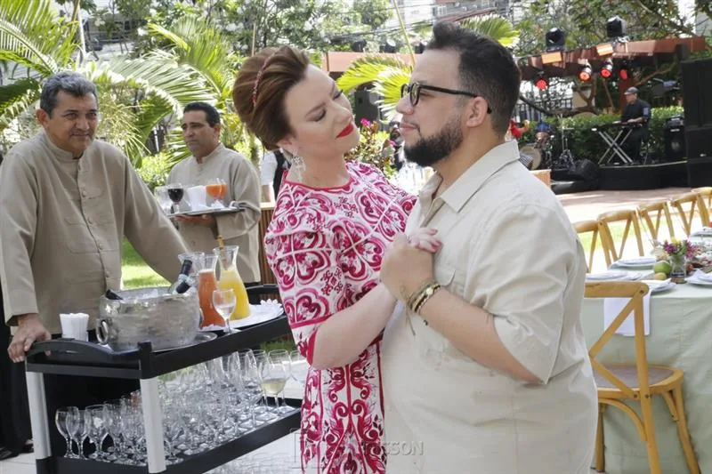 Aline Barroso e Roberto Alves
