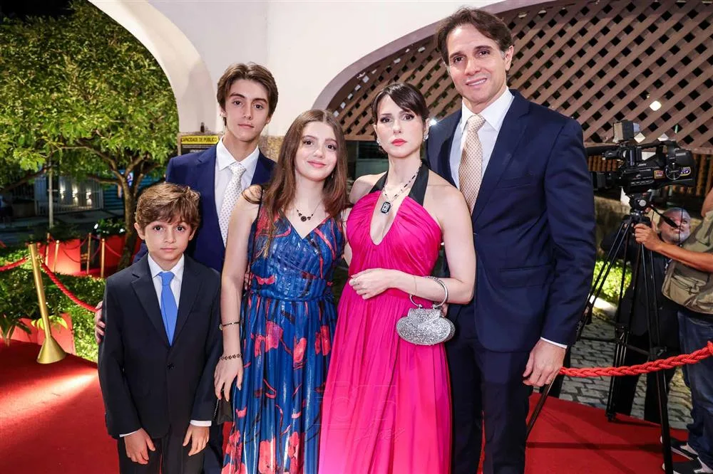 Carlos, Gabriel, Lara, Carla Jereissati e Benjamin Oliveira