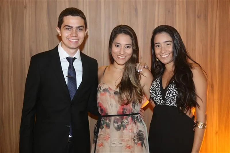 Arthur de Andrade, Tamires Campos e Thays Campos