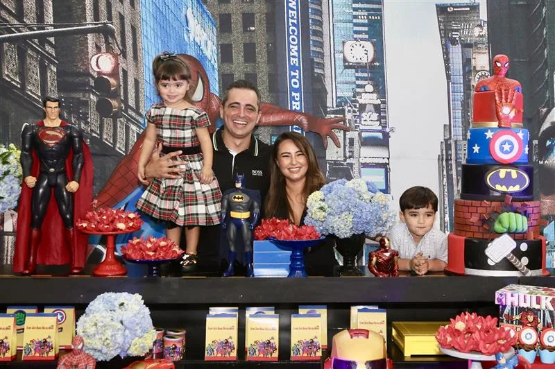Manuela, Felipe Abreu, Karina Sato e Felipinho