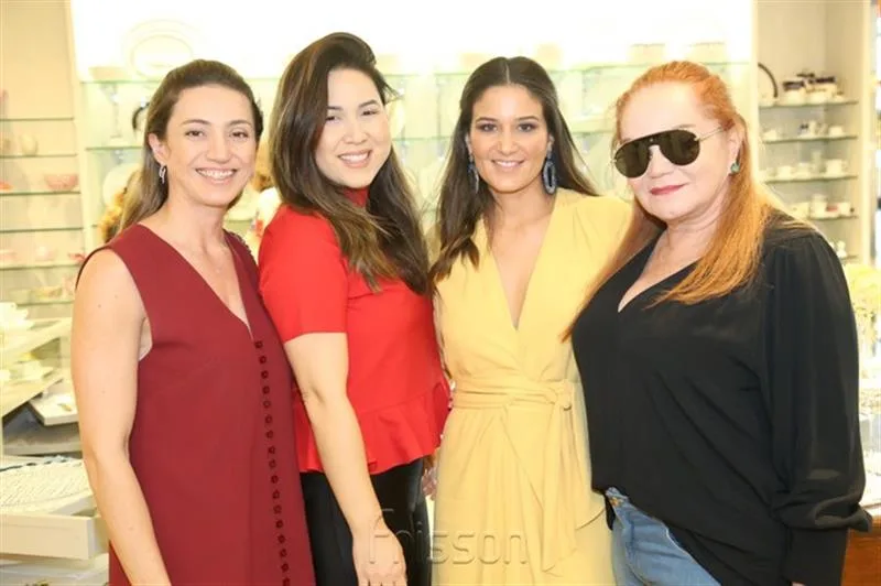 Andrea Machado, Carol Yamazaki, Aline Pinho e Lisieux Brasileiro