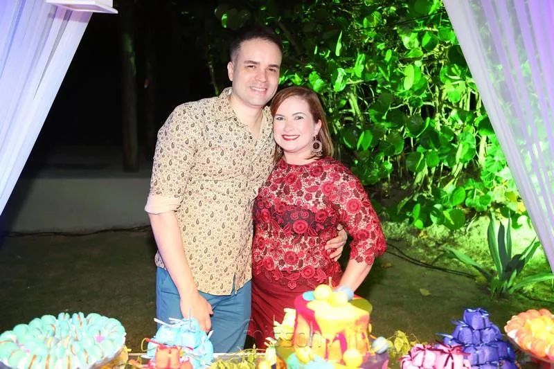 Adriano Abintes e Briane Castro