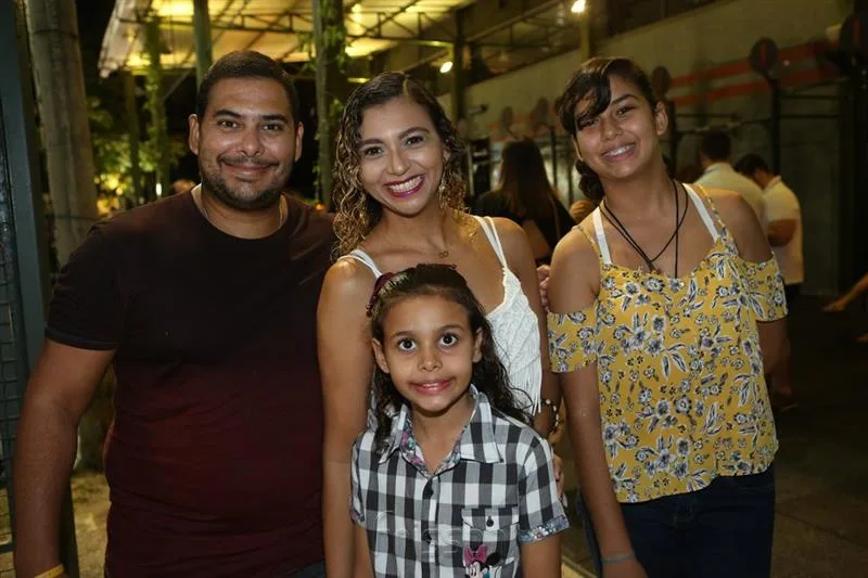 Alex Alves, Luciana Felix, Lara Vitoria e Yasmim Felix