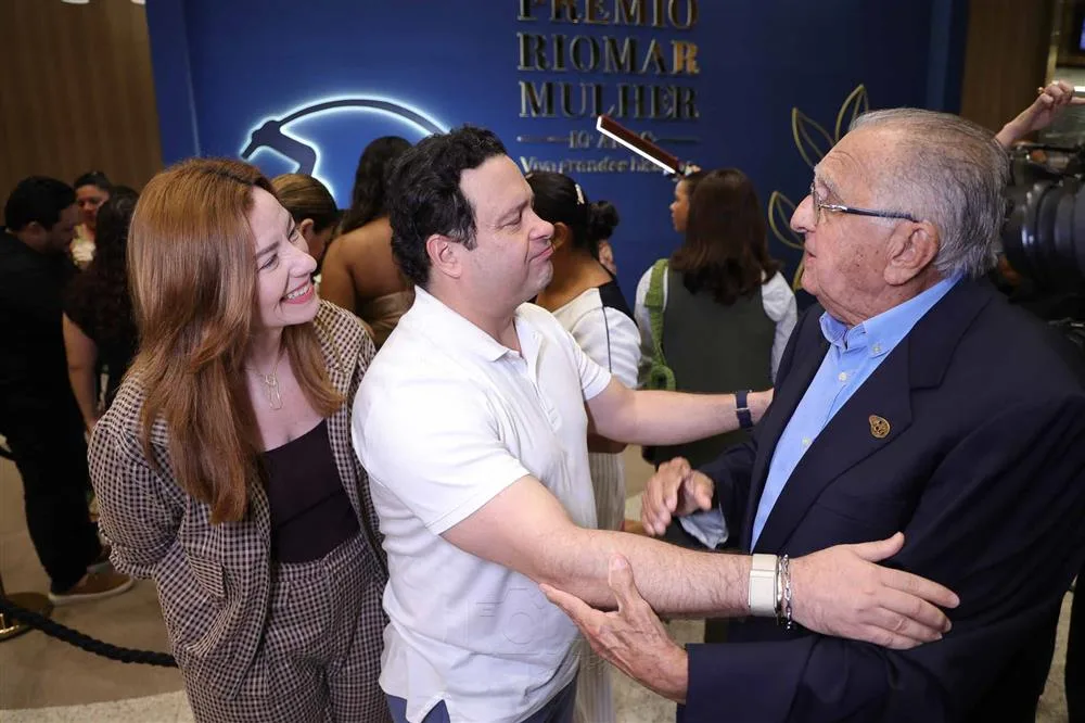 Aline, Igor Barroso e Joao Carlos Paes Mendonça