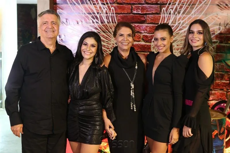 Lauro Chaves, Beatriz, Ana D'áurea Chaves, Isabela e Carol Albuquerque