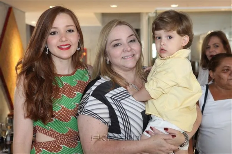 Larissa Furtado, Sandra Fujita e Felipe Furtado