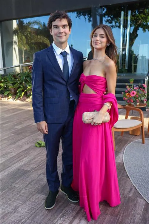 Álvaro Fujita e Sarah Emilly