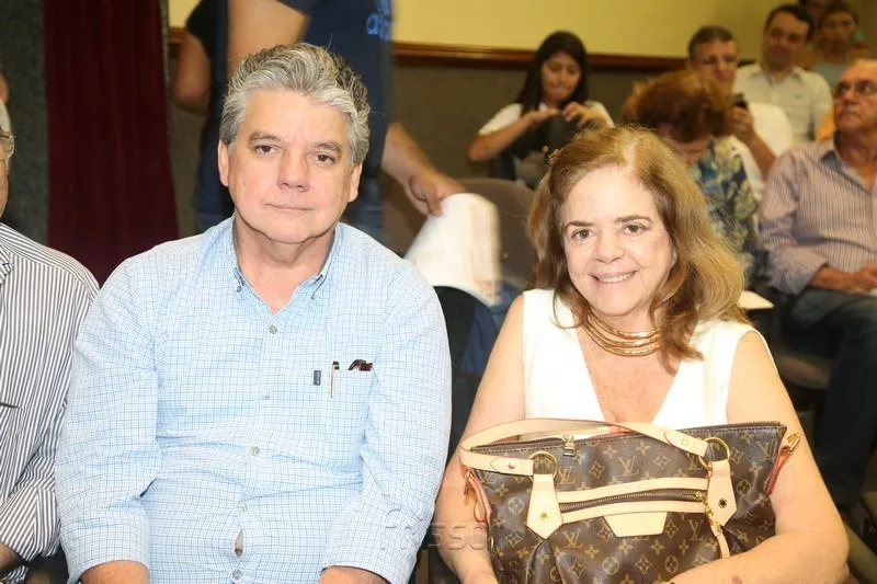Chico Esteves e Roseane Medeiros