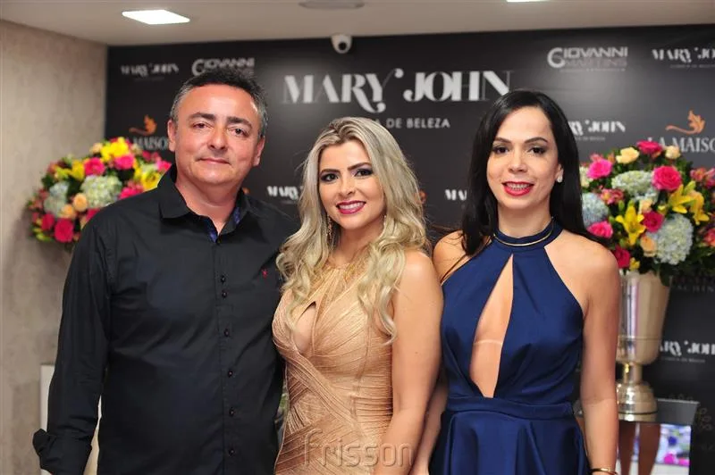 Adailton e Silvana Magalhães e Roberta Philomeno