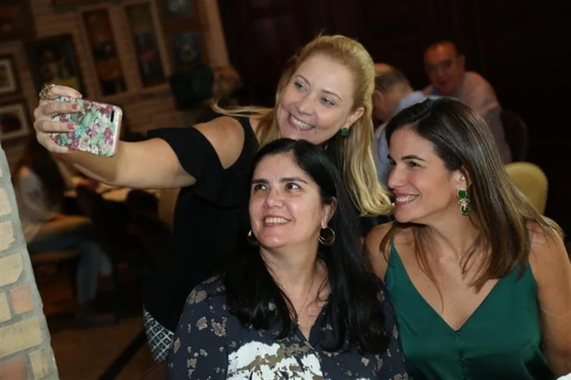 Andrea Delfino, Natasha e Ana Virginia Martins