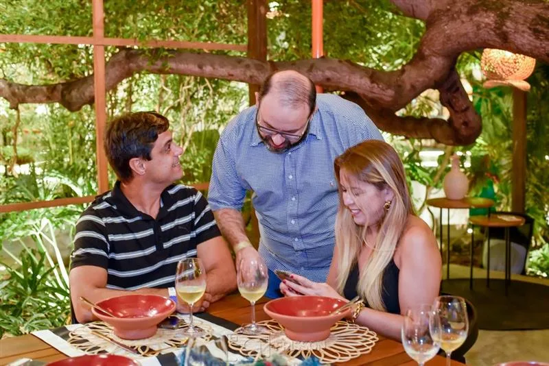 Victor Costa recebe na Casa Cor