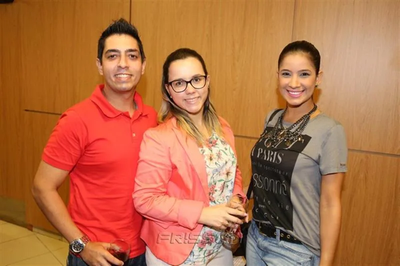 Andre Adjafre, Marina Araujo e Natalia Mendonça