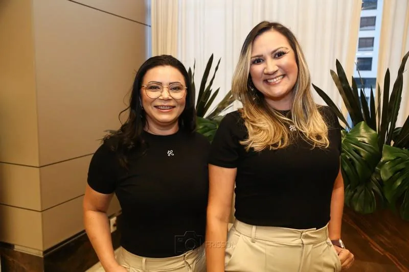 Cléo Saturnino e Isabela Almeida