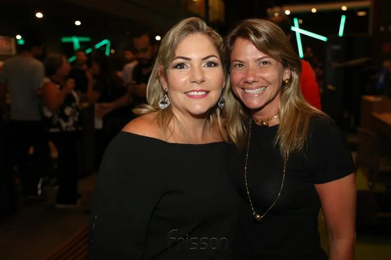 Carol Amora e Vanessa Queirós