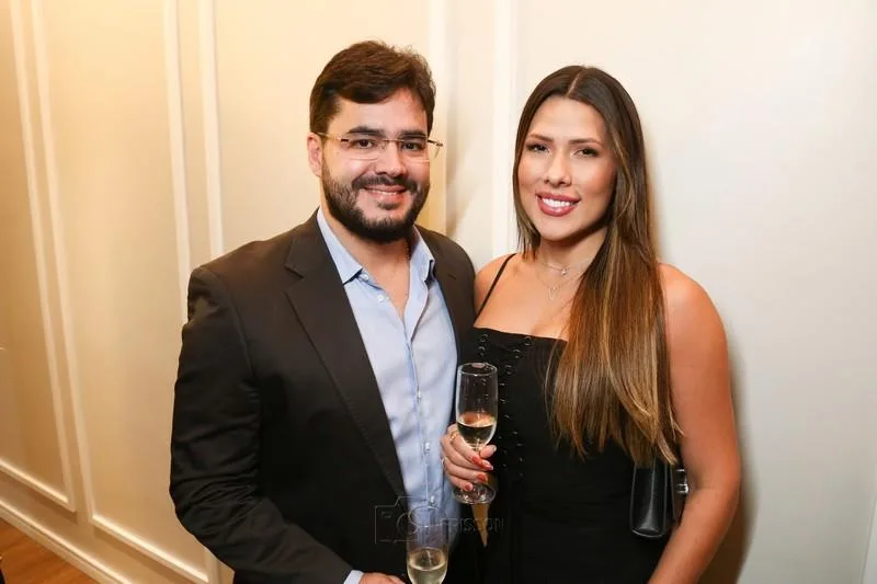 Carlos Pontes e Camila Passos