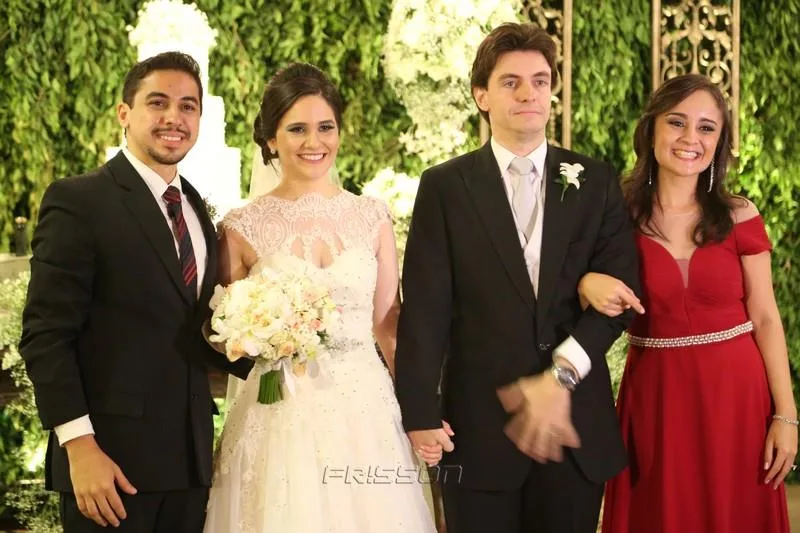Caio Torres e Erika Parente com os Noivos