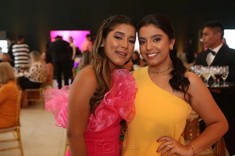 Ana Alice de Oliveira e Alexa Lany