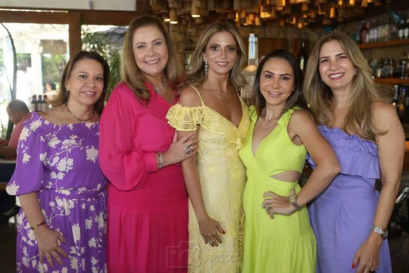 Ana Zélia Gadelha, Andrea Delfino, Michellle Aragão, Adriana Queiroz e Karmilse Marinho