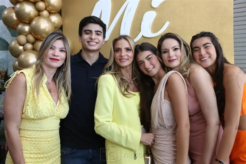 Alessandra, Alexandre, Michelle, Beatriz, Carol e Bruna Aragão