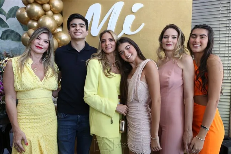 Alessandra, Alexandre, Michelle, Beatriz, Carol e Bruna Aragão