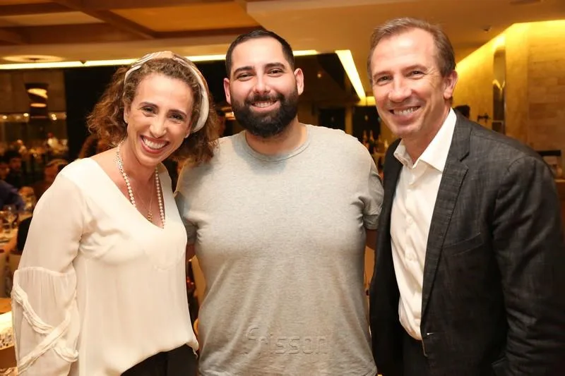 Elen e Philippe Godefroit com Luiz Victor Torres