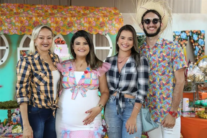Ana Duarte, Cris Pontes, Rayssa Duarte e Renan Ayslan