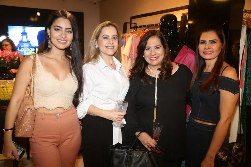 Carolina e Cristiane Ary, Martinha Assunção e Lorena Pouchain
