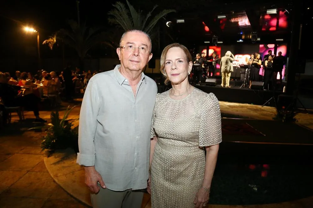 Antonio José e Flávia Melo
