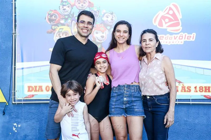 Dario, Davi, Sara, Lia e Gleise Frota