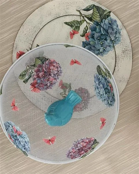 Mesa posta, by Valéria Mannarino.